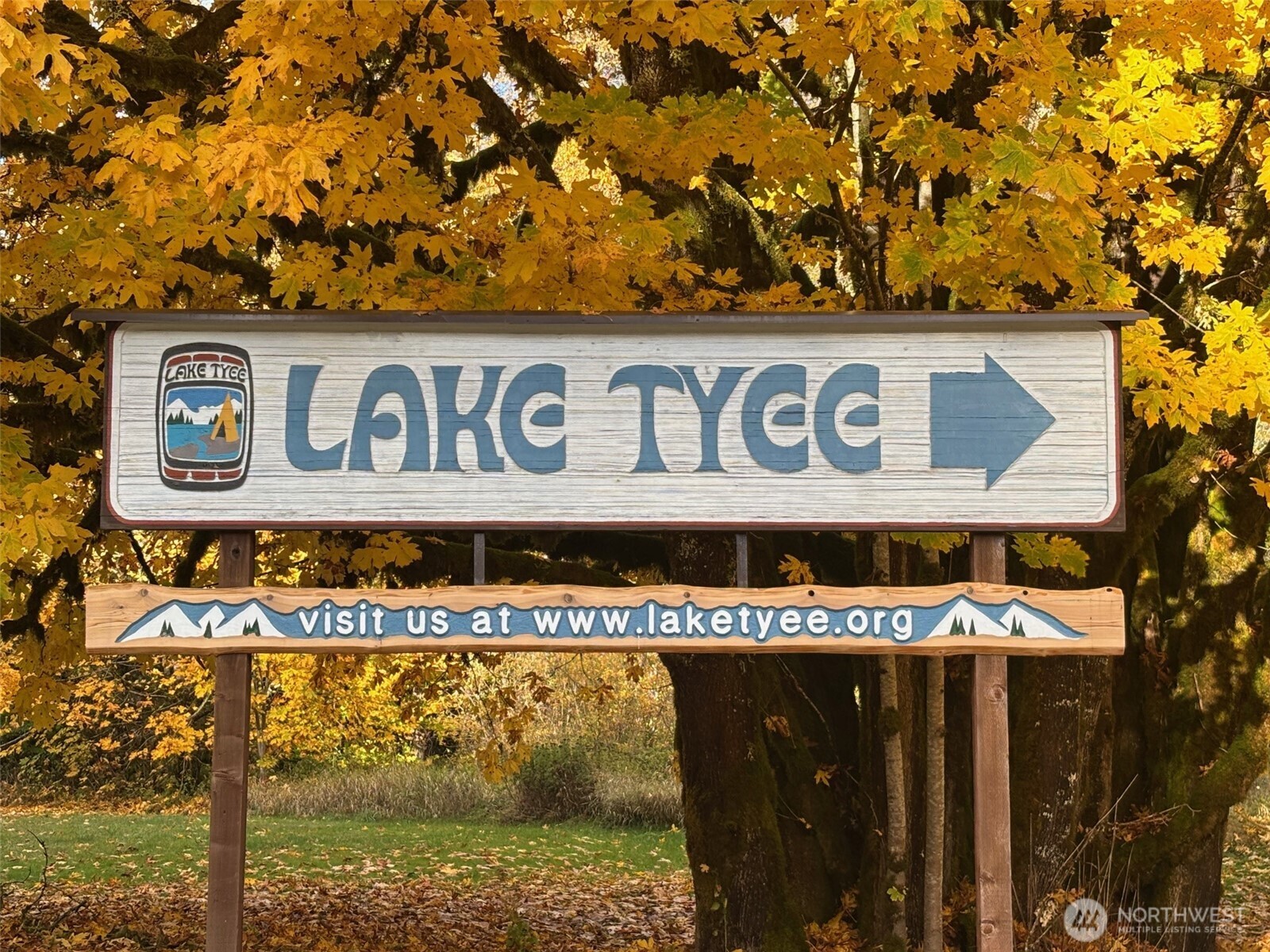 45182 Kimta Loop, Unit 3B84 Concrete, WA 98237 - Photo 37 of 37 a street sign on a wall next to a road