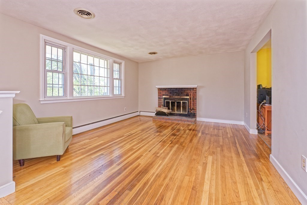 7 Harding Street Milford, MA 01757 - Photo 4 of 35 Gallery Image 4