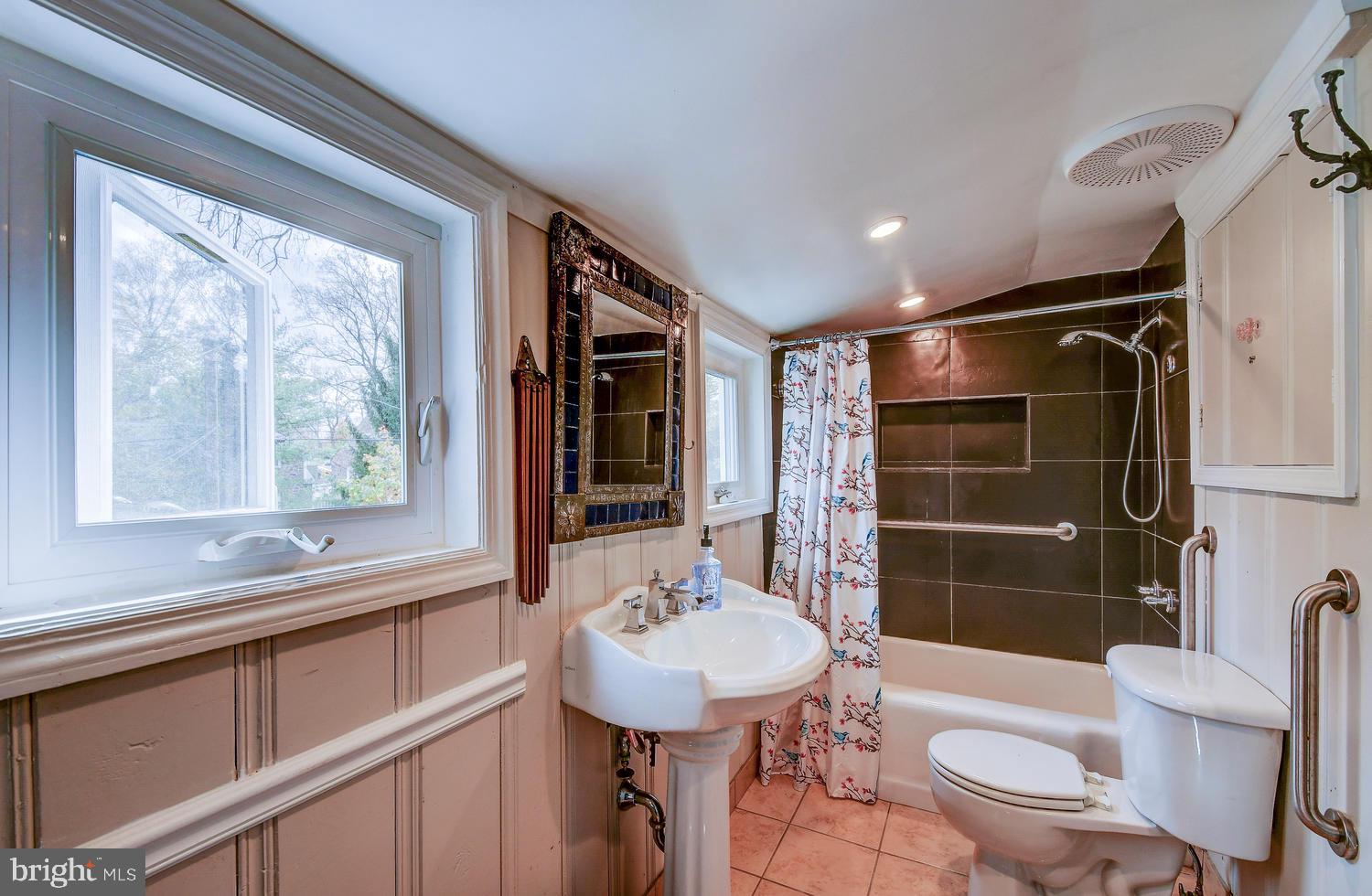 2503 Pinebrush Road Baltimore, MD 21209 - Photo 21 of 27 Full Bath