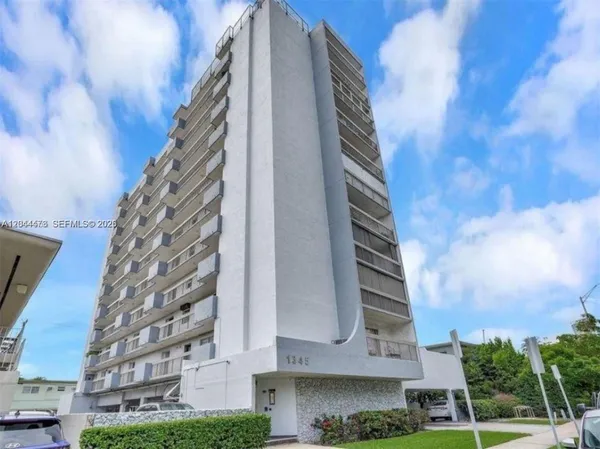 $2,600 | 1345 West Avenue, Unit 202, Miami Beach, FL 33139