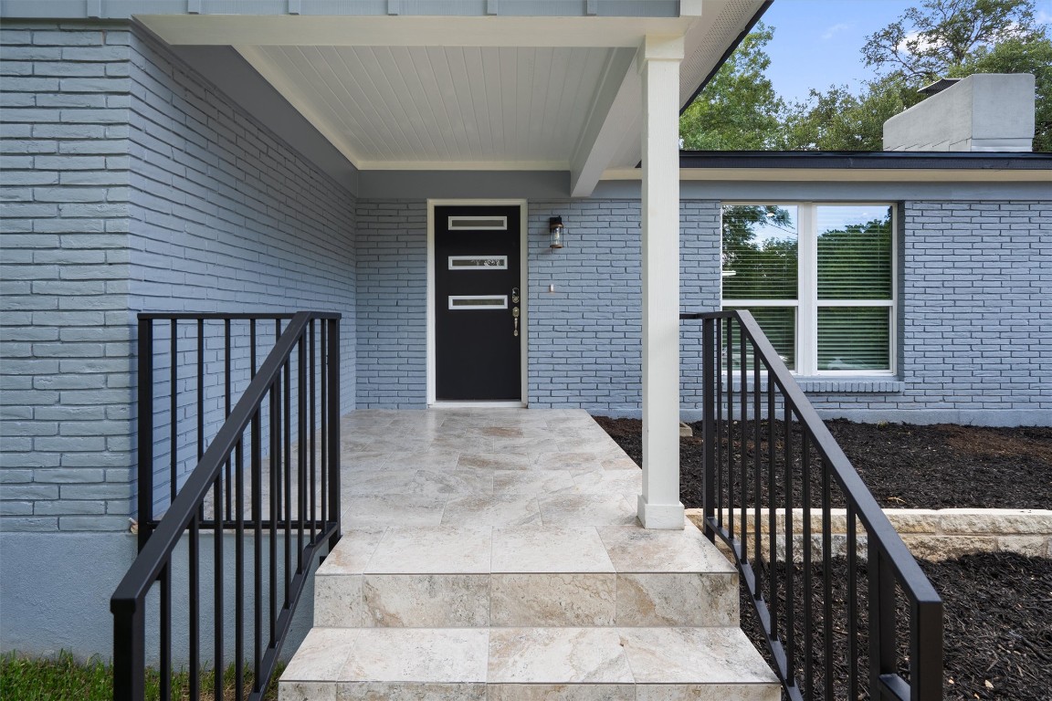 803 Glen Road Austin, TX 78753 - Photo 4 of 35 a view of entryway