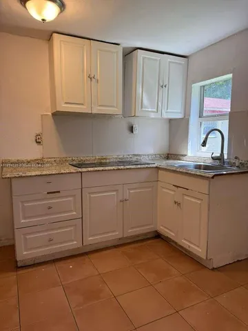 $1,950 | 1030 Northwest 106th Street, Unit 2W, Miami, FL 33150