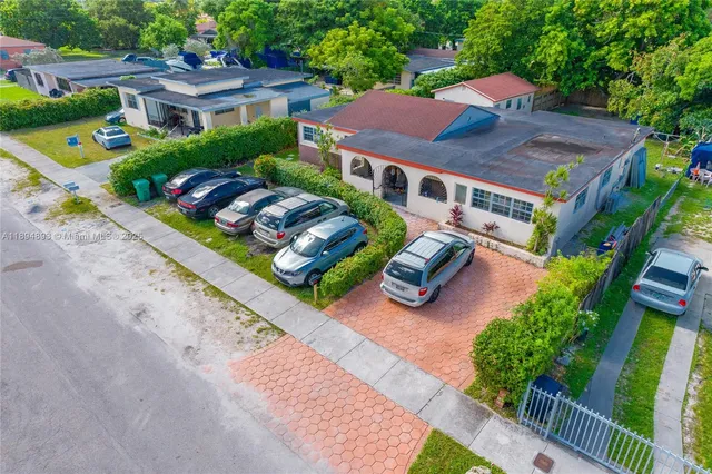 $1,950 | 1030 Northwest 106th Street, Unit 2W, Miami, FL 33150