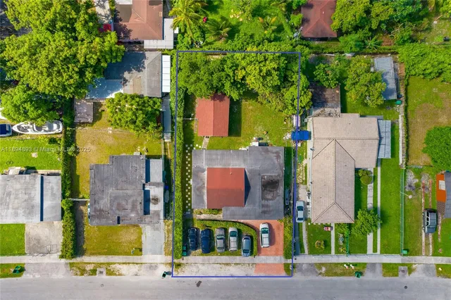 $1,950 | 1030 Northwest 106th Street, Unit 2W, Miami, FL 33150