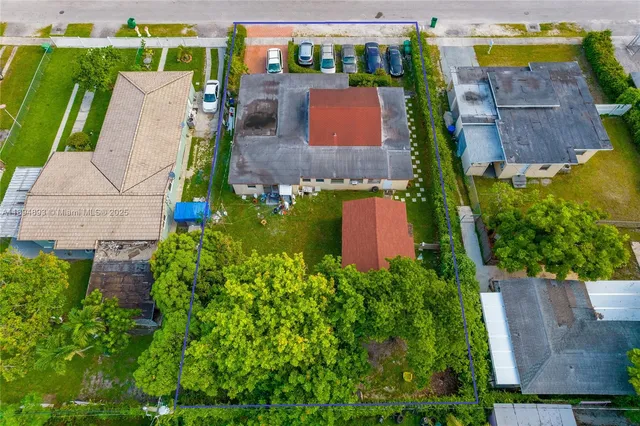 $1,950 | 1030 Northwest 106th Street, Unit 2W, Miami, FL 33150