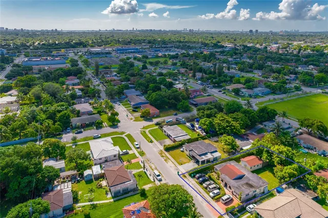 $1,950 | 1030 Northwest 106th Street, Unit 2W, Miami, FL 33150