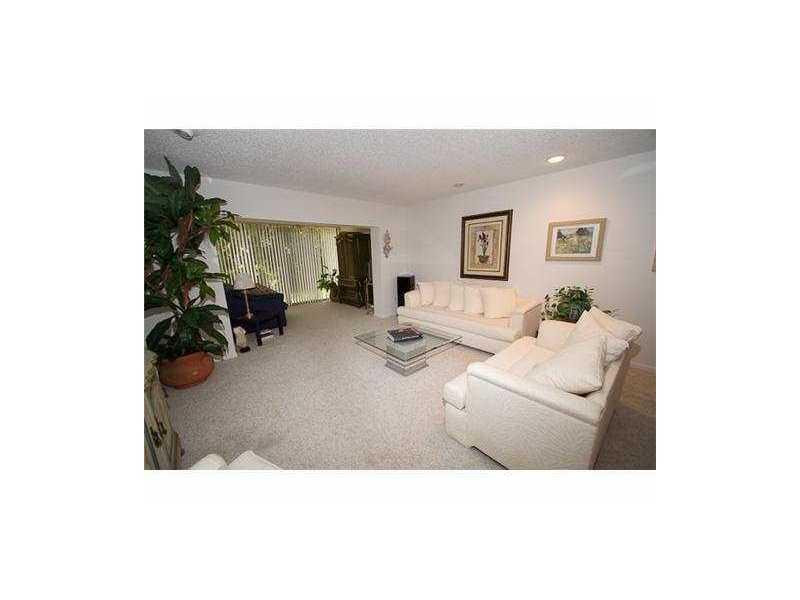 21726 Arriba Real, Unit G Boca Raton, FL 33433 - Photo 8 of 18 Living Room