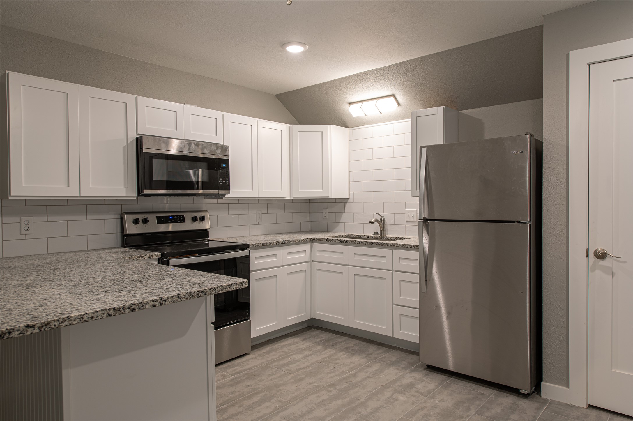 519 Magnolia Point Drive, Unit B Houston, TX 77336 - Photo 9 of 11