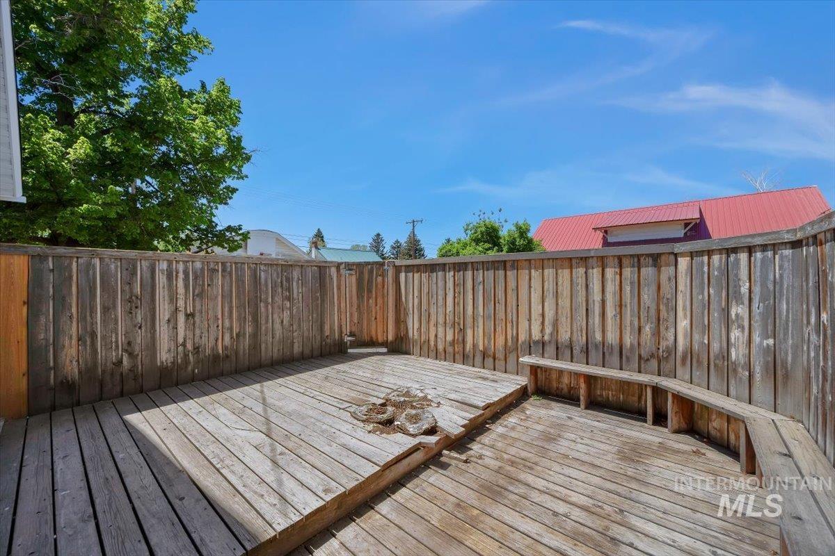 813 7th Street Rupert, ID 83350 - Photo 37 of 48 Private outdoor deck space featuring wooden privacy fencing and built-in perimeter seating
