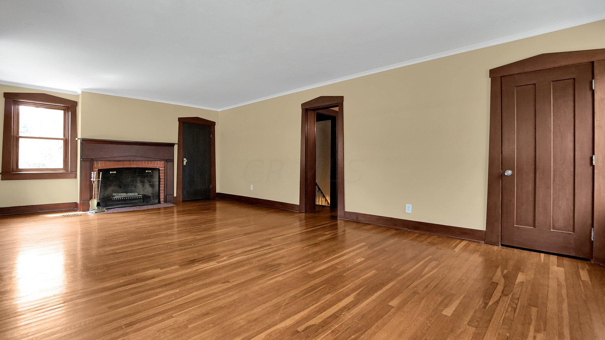 8069 Flint Road Columbus, OH 43235 - Photo 23 of 75 Living Room