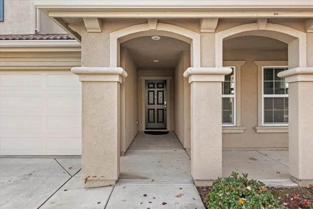 a view of entryway with a front door