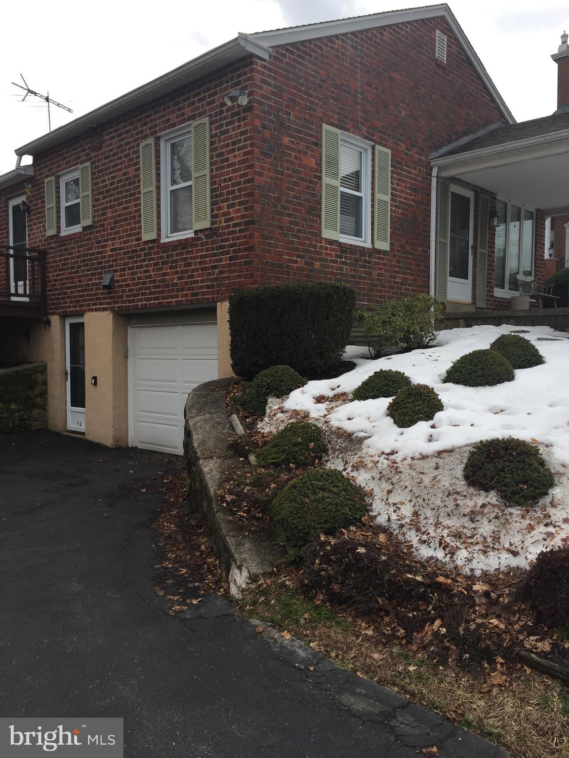 3218 Hilltop Road Newtown Square, PA 19073 - Photo 4 of 34