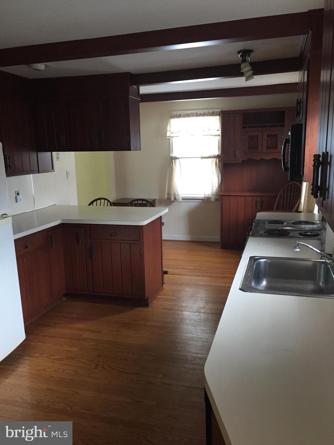3218 Hilltop Road Newtown Square, PA 19073 - Photo 10 of 34