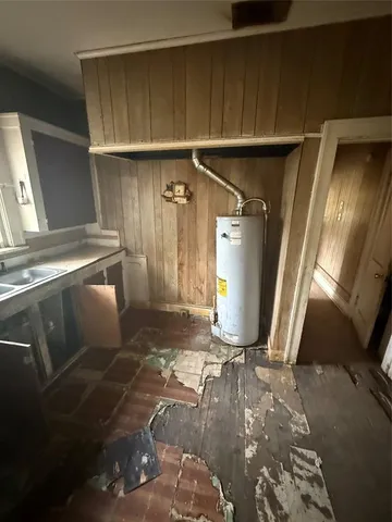 a view of a storage & utility room