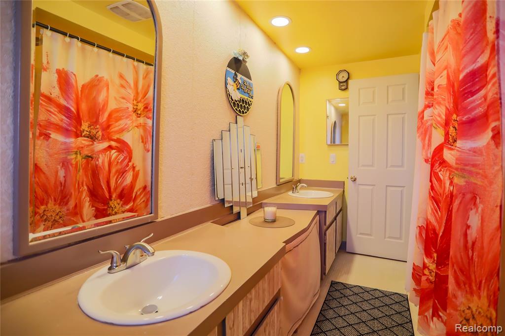 12103 Diegel Road Warren, MI 48093 - Photo 38 of 43 Gallery Image 38