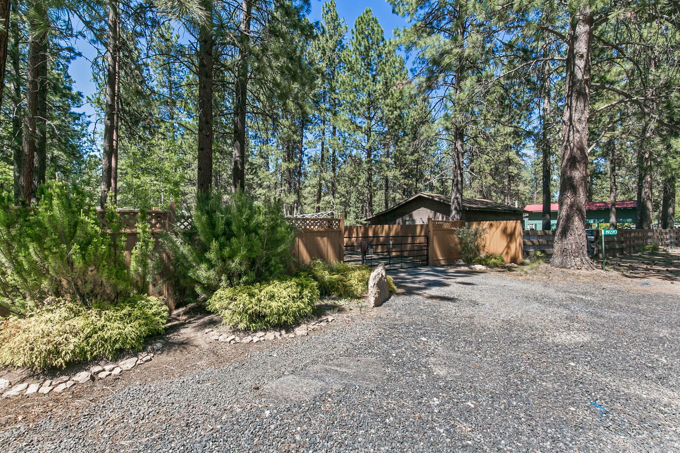 19270 Apache Road Bend, OR 97702 - Photo 29 of 31 24