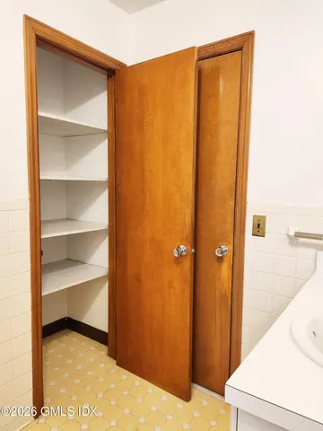 $3,400 | 16 Harold Avenue, Unit B, Greenwich, CT 06830