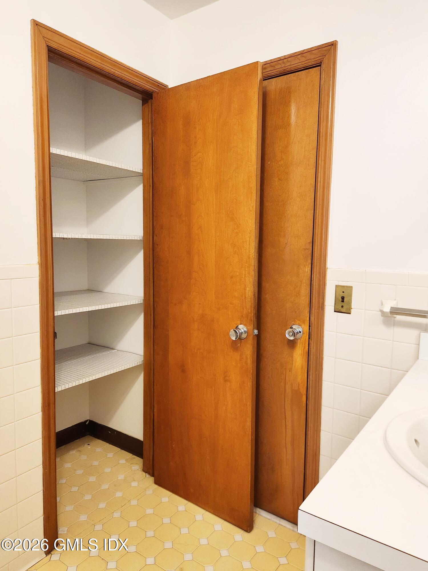 16 Harold Avenue, Unit B Greenwich, CT 06830 - Photo 11 of 17 20251229_111411