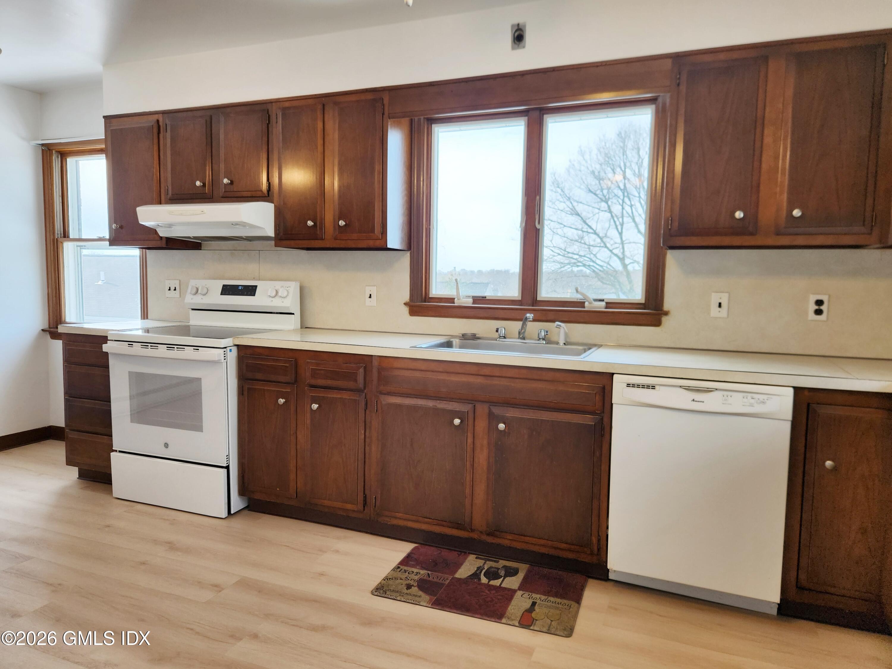 16 Harold Avenue, Unit B Greenwich, CT 06830 - Photo 7 of 17 20260103_133044