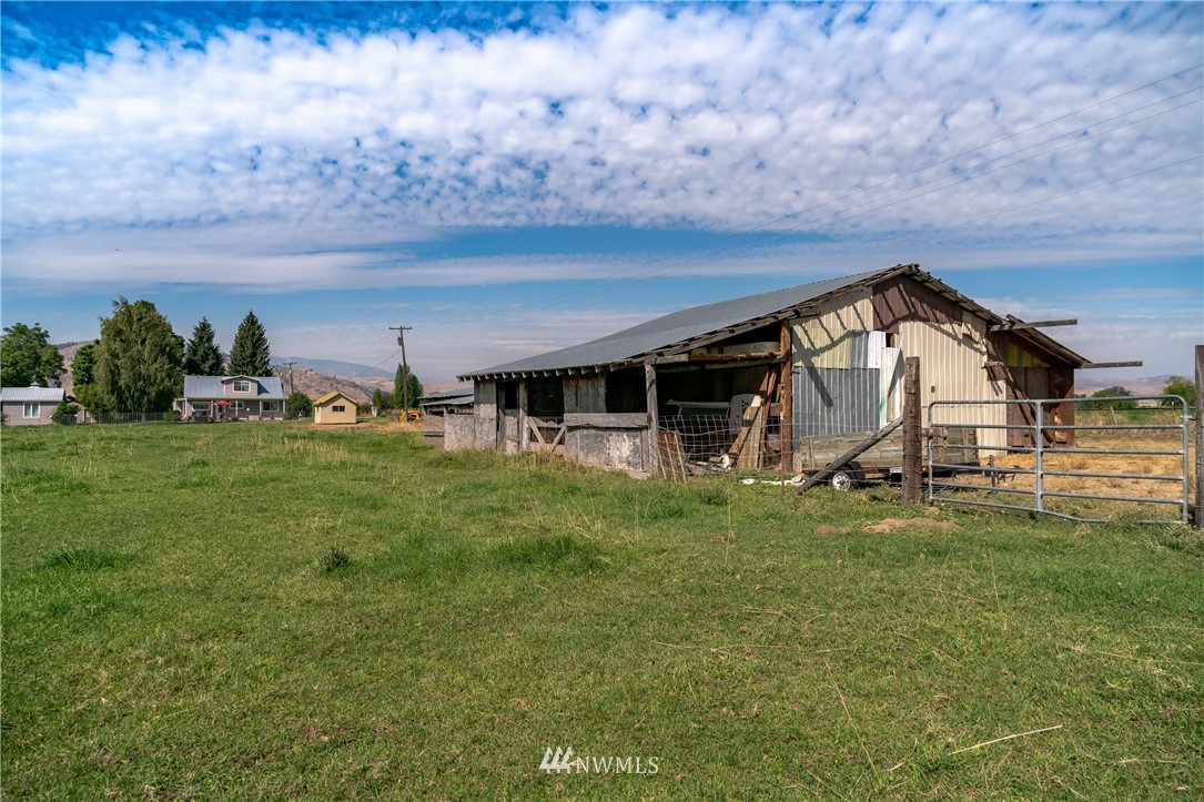 100 Woods Road Omak, WA 98841 - Photo 34 of 40