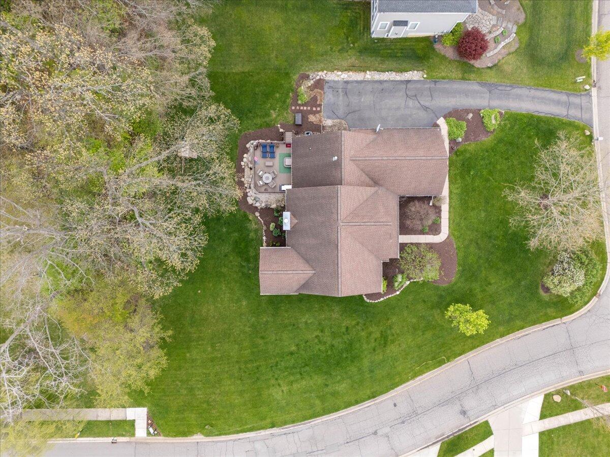 9783 Viewcrest Court Howell, MI 48843 - Photo 44 of 51 06-9793 Viewcrest Drone-16