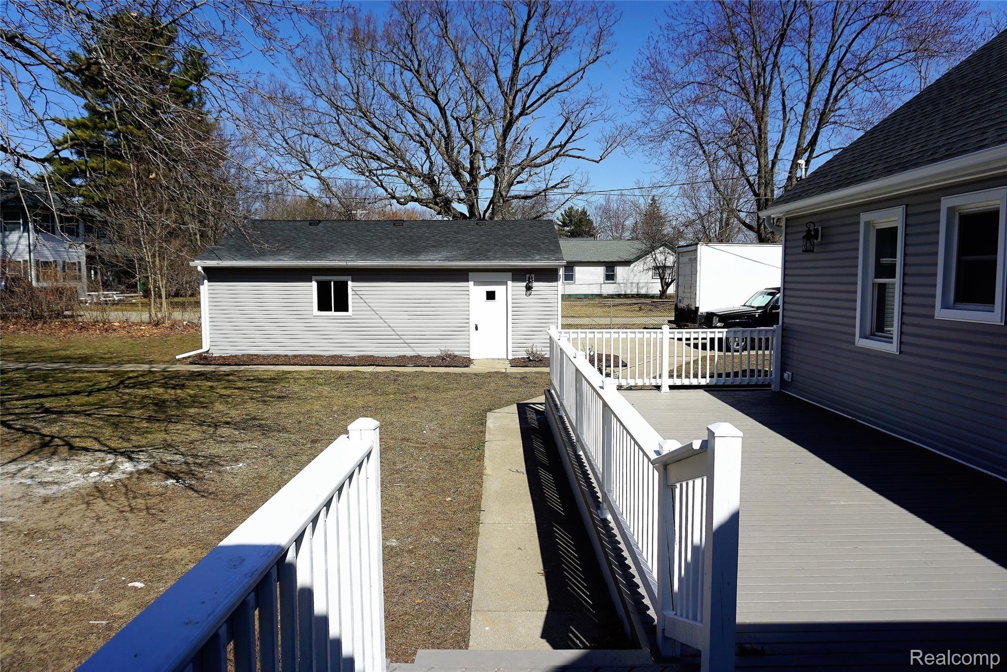 21312 Middlebelt Road New Boston, MI 48164 - Photo 22 of 24 21312 garage side view