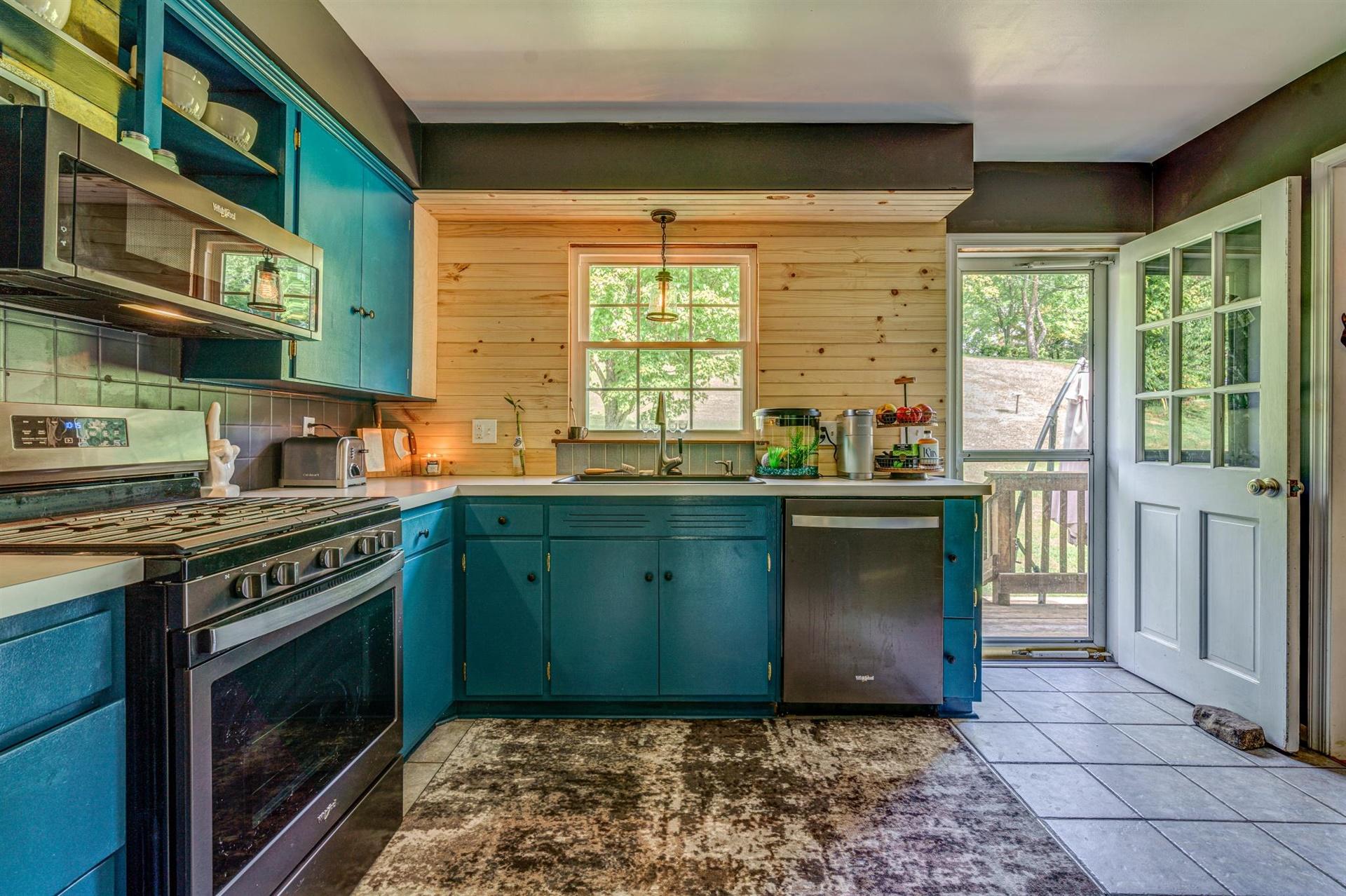 3477 Old Towne Road Southwest Roanoke, VA 24018 - Photo 11 of 33 11-DSC5743_4_5_6_7