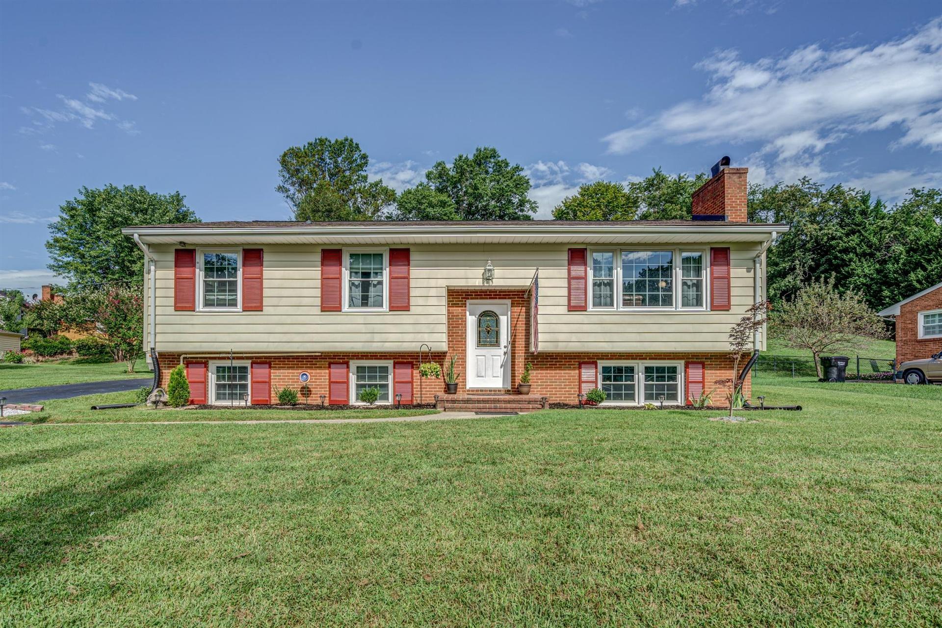 3477 Old Towne Road Southwest Roanoke, VA 24018 - Photo 3 of 33 03-DSC5883_4_5_6_7