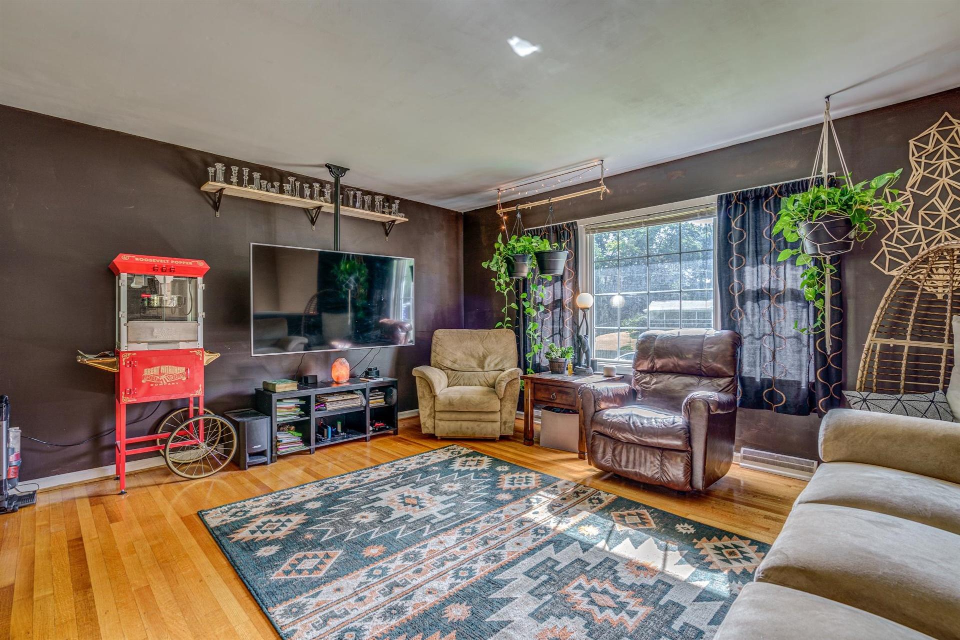 3477 Old Towne Road Southwest Roanoke, VA 24018 - Photo 5 of 33 05-DSC5698_699_700_701_702