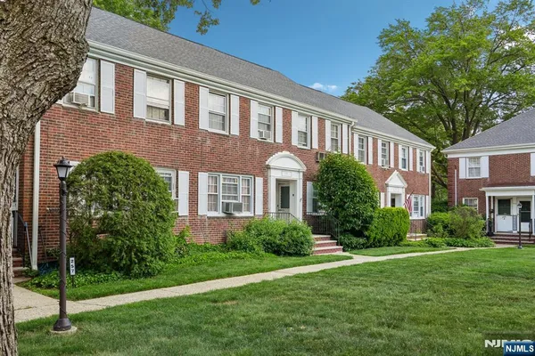 $330,000 | 261 Elmwood, Unit A, Maplewood, NJ 07040