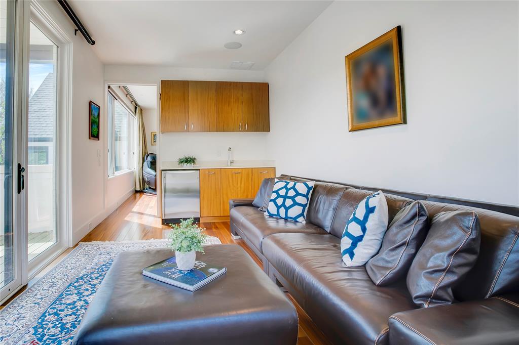 48 Ash Bluff Lane Dallas, TX 75248 - Photo 14 of 40 a living room with furniture and a rug