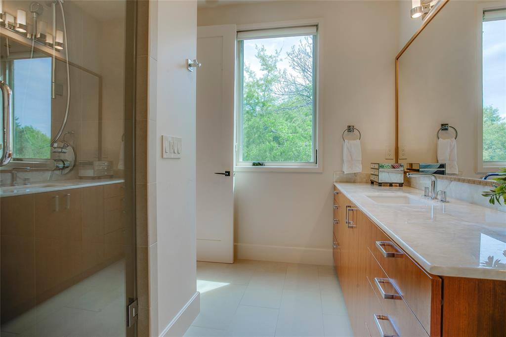 48 Ash Bluff Lane Dallas, TX 75248 - Photo 33 of 40 a bathroom with a double vanity sink and a mirror