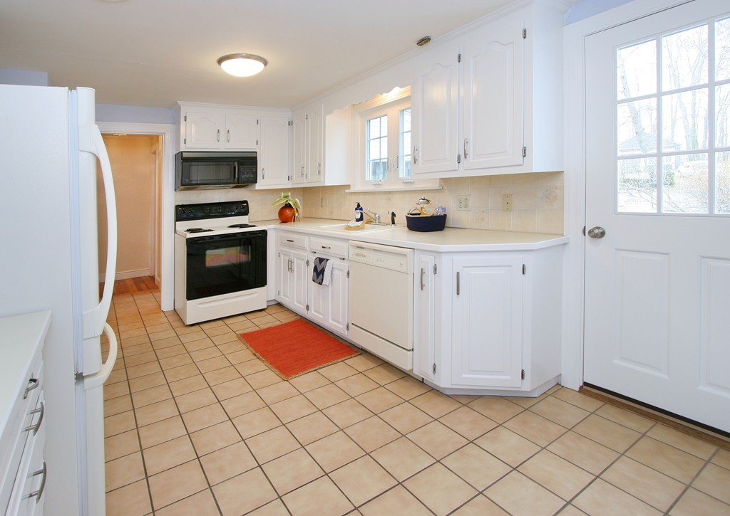 26 Morrison Road Wakefield, MA 01880 - Photo 9 of 30 Gallery Image 9
