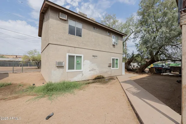 $895 | 622 North 30th Place, Unit 4, Phoenix, AZ 85008
