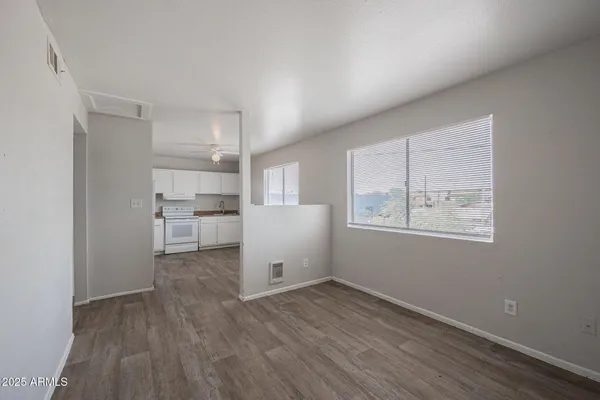 $895 | 622 North 30th Place, Unit 4, Phoenix, AZ 85008