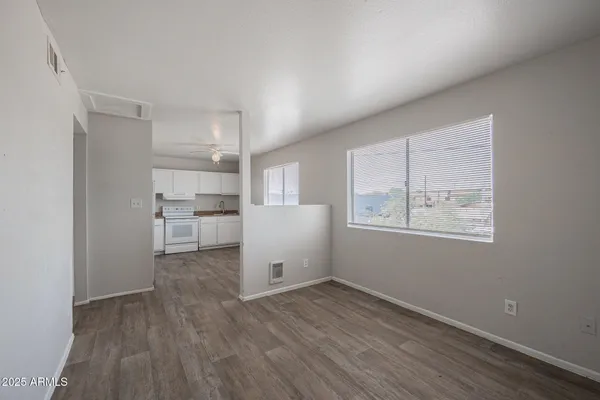 $895 | 622 North 30th Place, Unit 4, Phoenix, AZ 85008