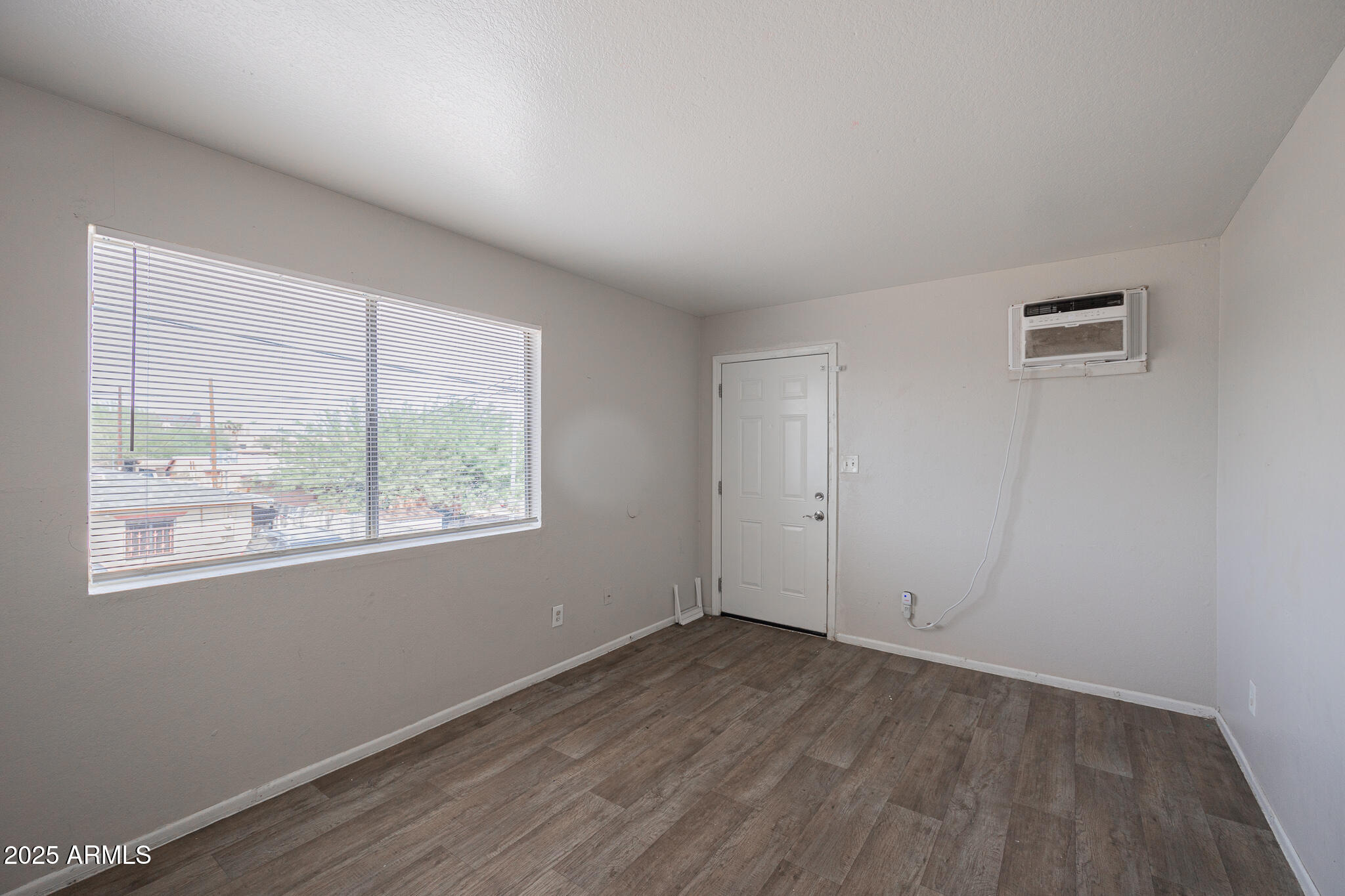 622 North 30th Place, Unit 4 Phoenix, AZ 85008 - Photo 5 of 12 B33A8118