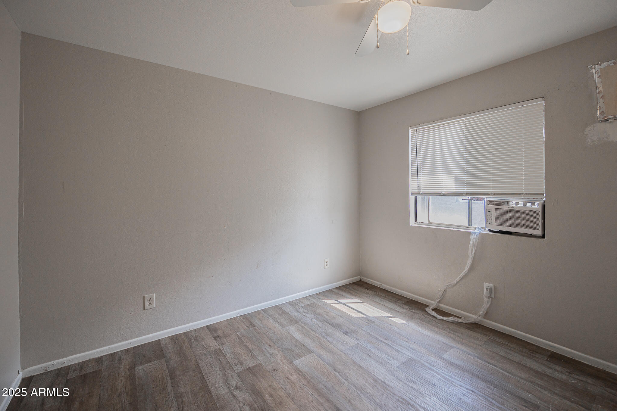 622 North 30th Place, Unit 4 Phoenix, AZ 85008 - Photo 9 of 12 B33A8122