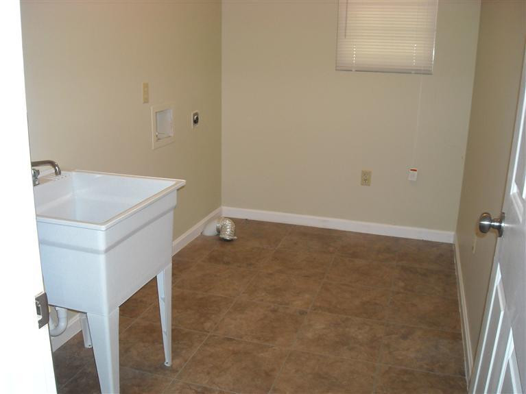 3333 Barbourville Road London, KY 40744 - Photo 13 of 21 utility room, utility sink