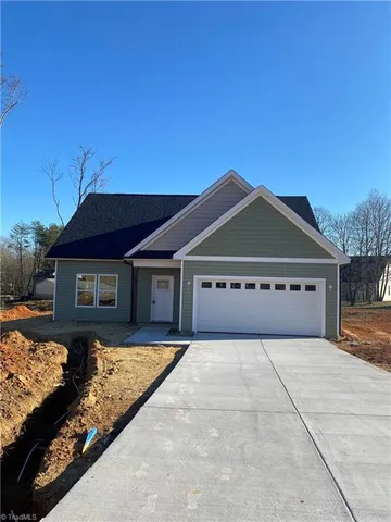 $318,999 | 1016 Fairfield Drive, Yadkinville, NC 27055