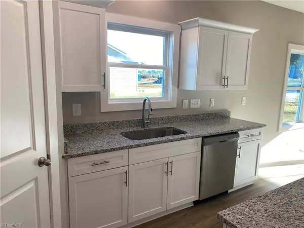 $318,999 | 1016 Fairfield Drive, Yadkinville, NC 27055