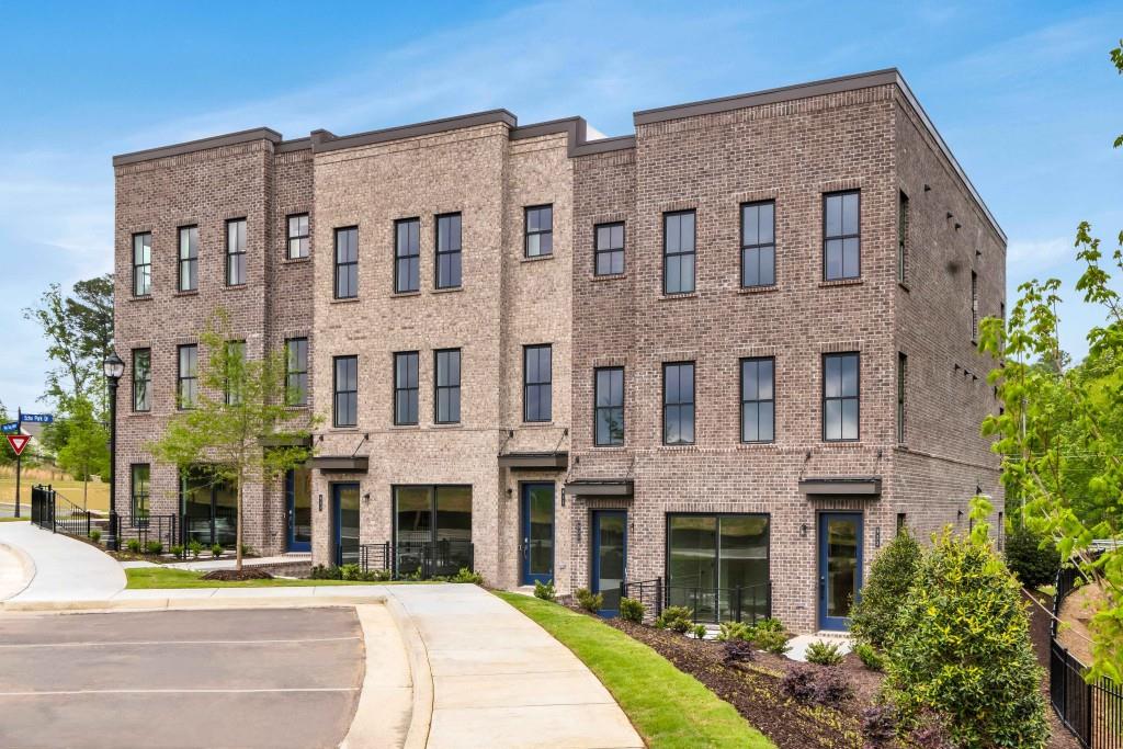 923 Echo Pk Drive Suwanee, GA 30024 - Photo 2 of 26