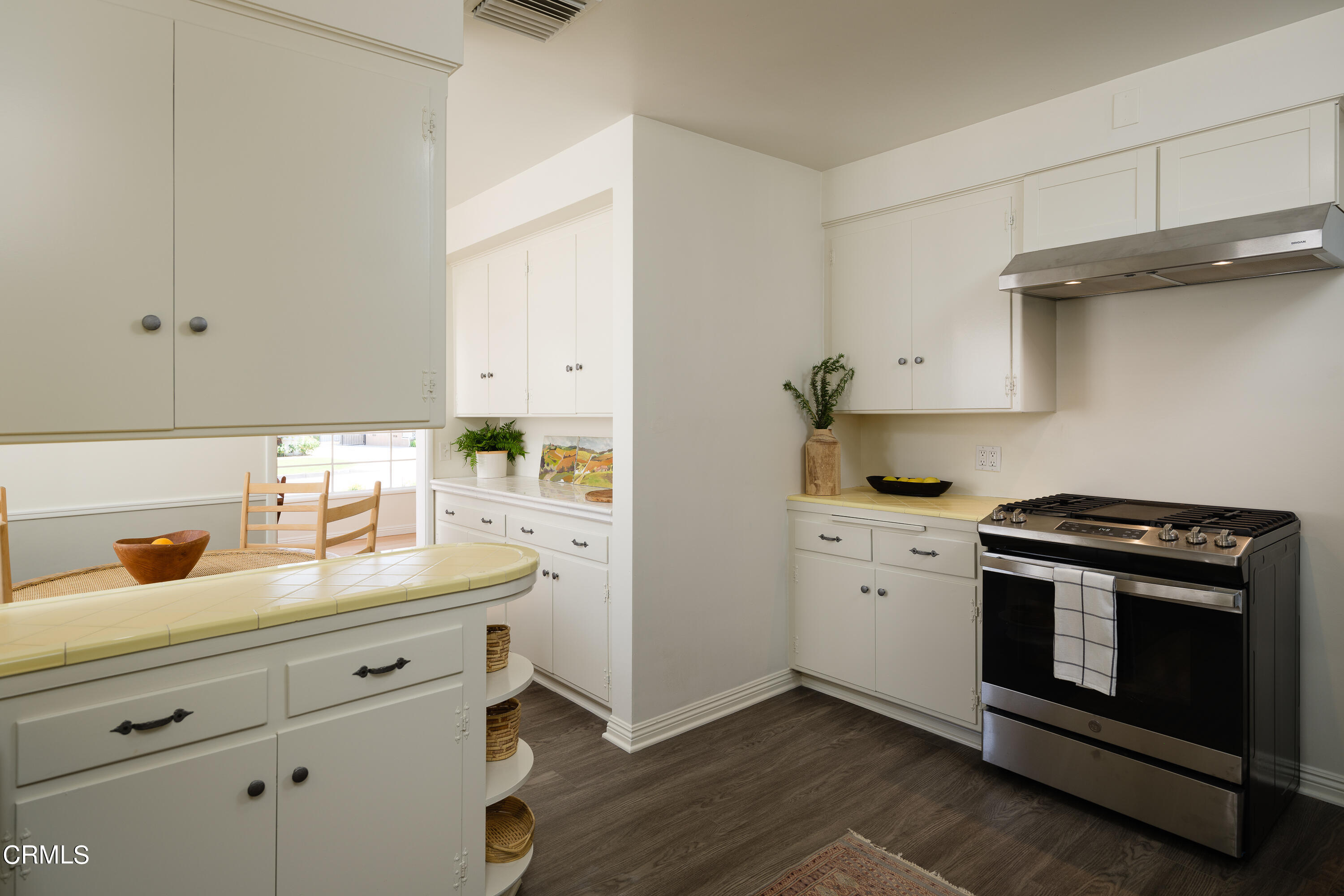 2401 Queensberry Road Pasadena, CA 91104 - Photo 17 of 41 NPW_2401Queensberry_017_FLEXMLS