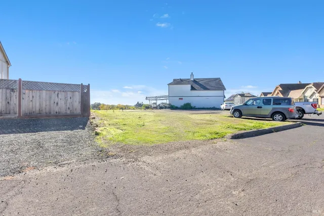 a view of a house with backyard and porch