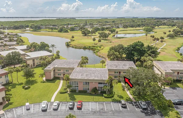 $1,390 | 36 Vista Gdns Trail, Unit 201, Vero Beach, FL 32962