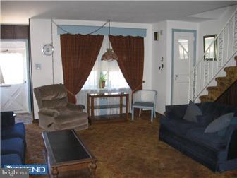 622 Briarcliff Road Upper Darby, PA 19082 - Photo 3 of 9