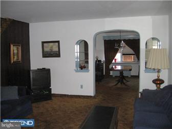 622 Briarcliff Road Upper Darby, PA 19082 - Photo 4 of 9