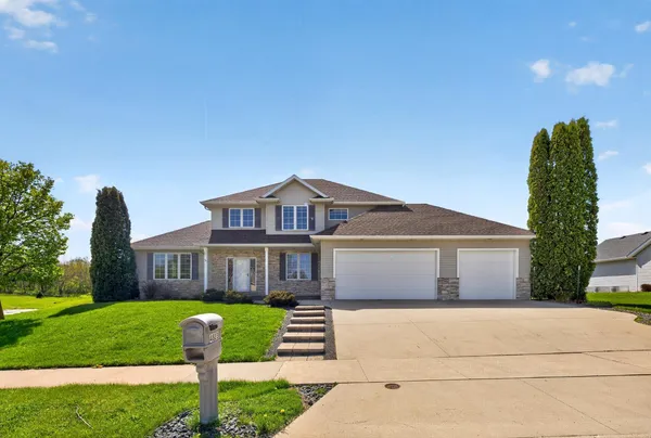 $624,900 | 4823 Scenic Oak Drive Southwest, Rochester, MN 55902
