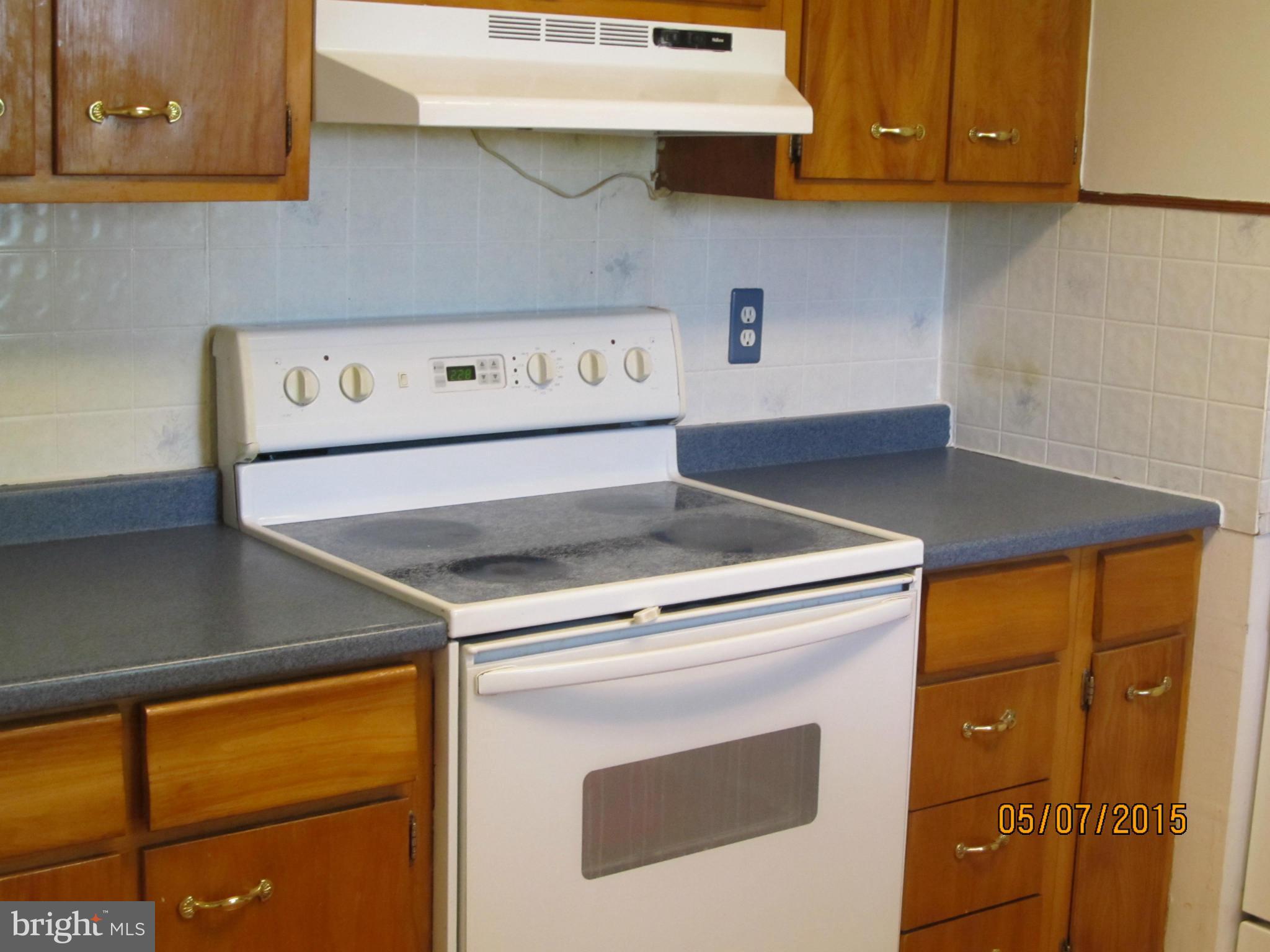 311 Poplar Road Sterling, VA 20164 - Photo 3 of 27 Kitchen