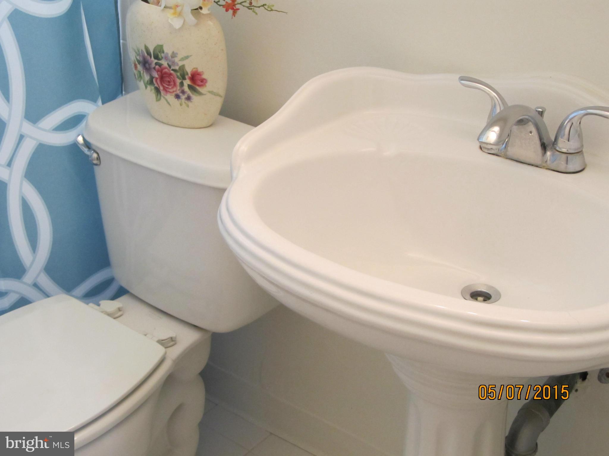 311 Poplar Road Sterling, VA 20164 - Photo 4 of 27 Bath
